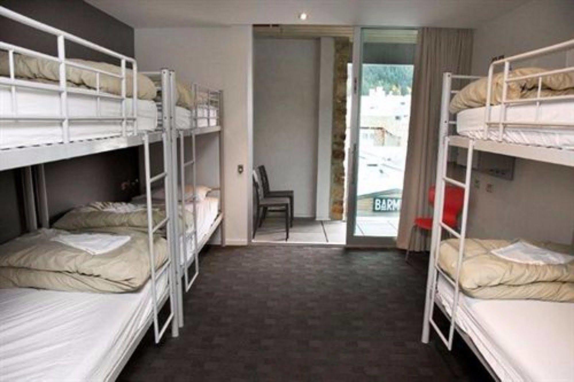Nomads Queenstown Hostel Exterior photo A typical room at the hotel