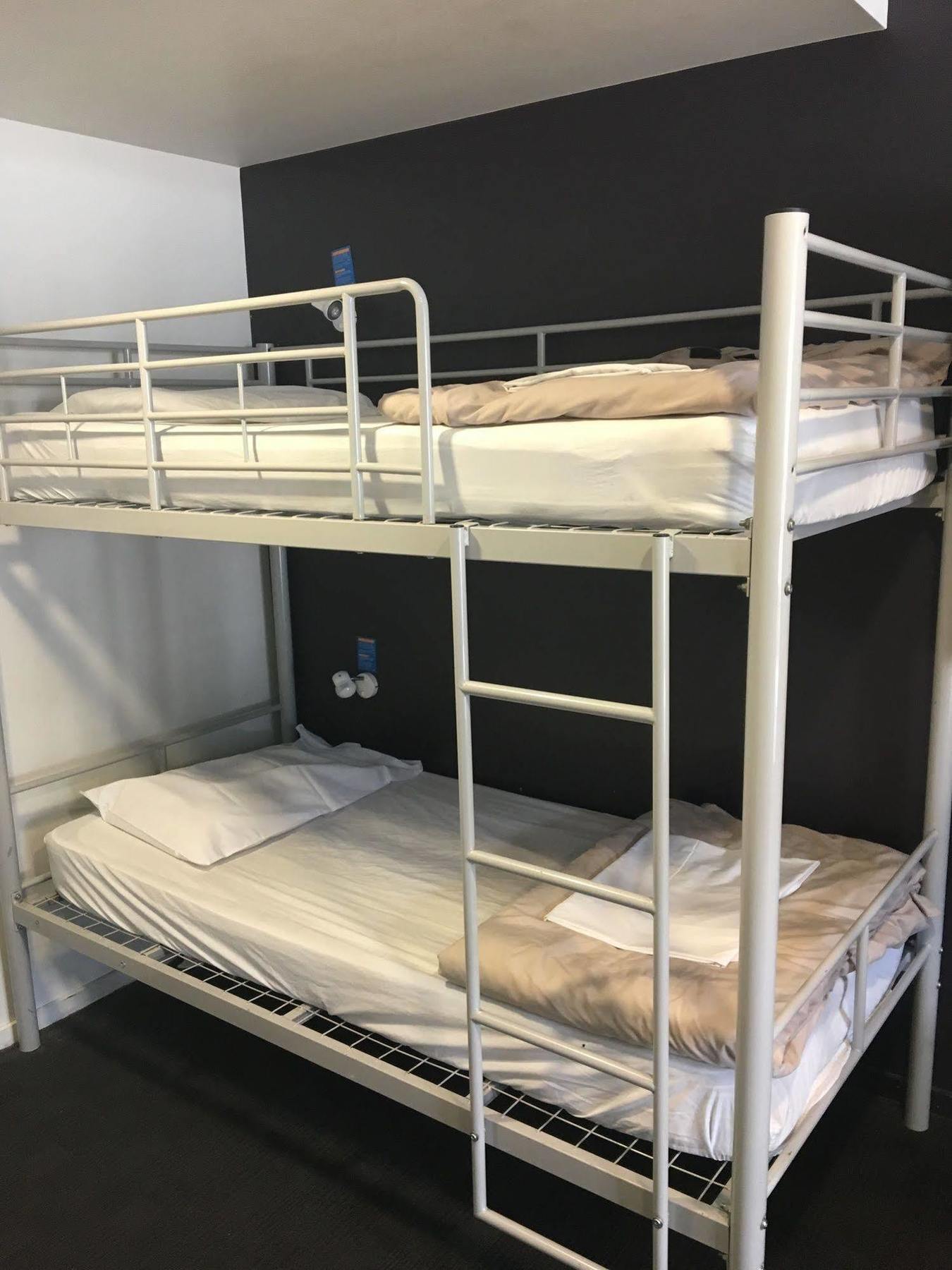 Nomads Queenstown Hostel Exterior photo A bunk bed